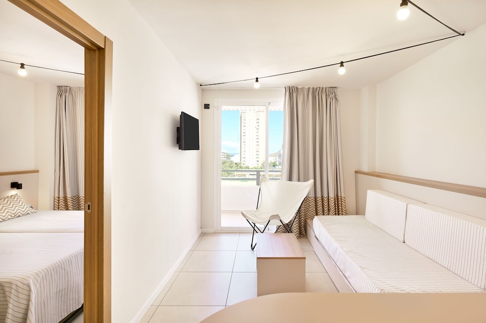 tent Calvia Beach — Rooms in Magaluf, Balearic Islands