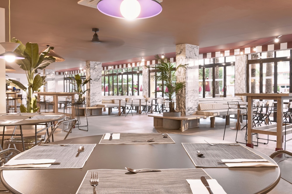 tent Calvia Beach — Restaurant in Magaluf, Balearic Islands