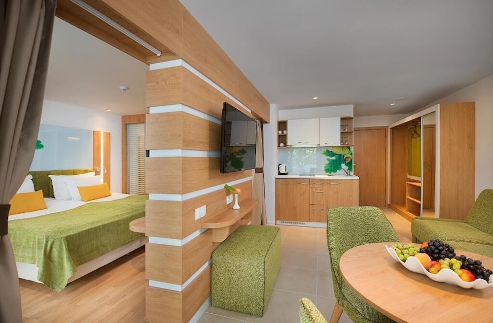 Forest Beach Hotel — Hotel rooms in Primorsko, Burgas Region