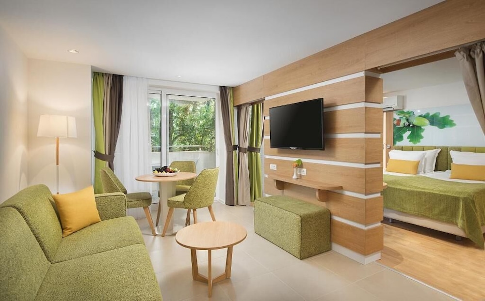 Forest Beach Hotel — Hotel rooms in Primorsko, Burgas Region