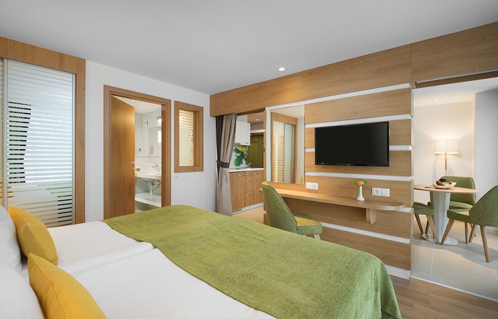 Forest Beach Hotel — Hotel rooms in Primorsko, Burgas Region