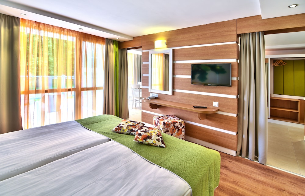 Forest Beach Hotel — Hotel rooms in Primorsko, Burgas Region