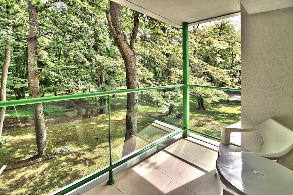 Forest Beach Hotel — Hotel rooms in Primorsko, Burgas Region