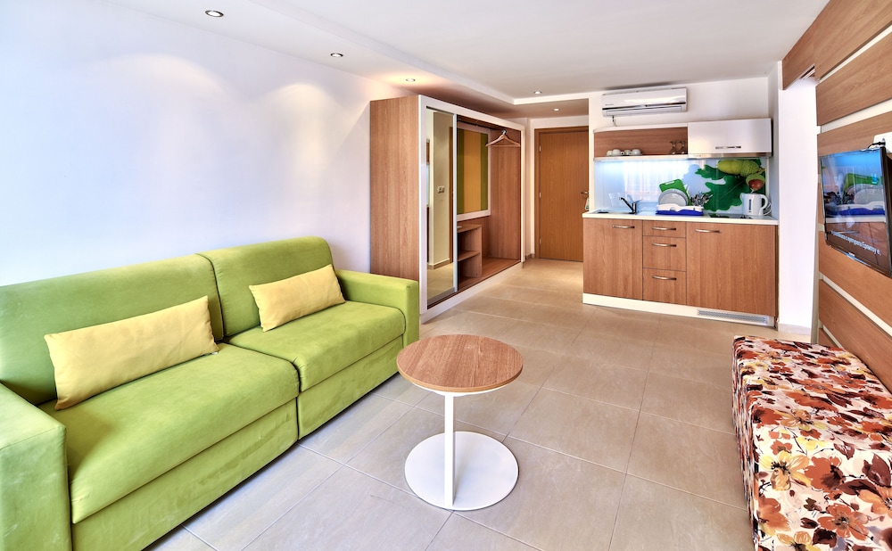 Forest Beach Hotel — Hotel rooms in Primorsko, Burgas Region