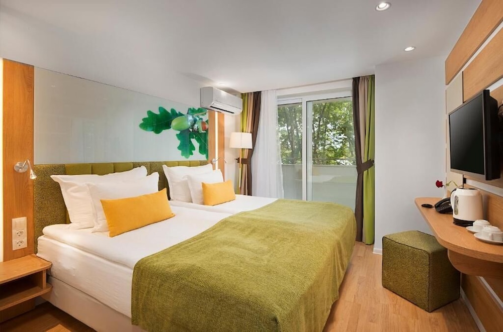 Forest Beach Hotel — Hotel rooms in Primorsko, Burgas Region