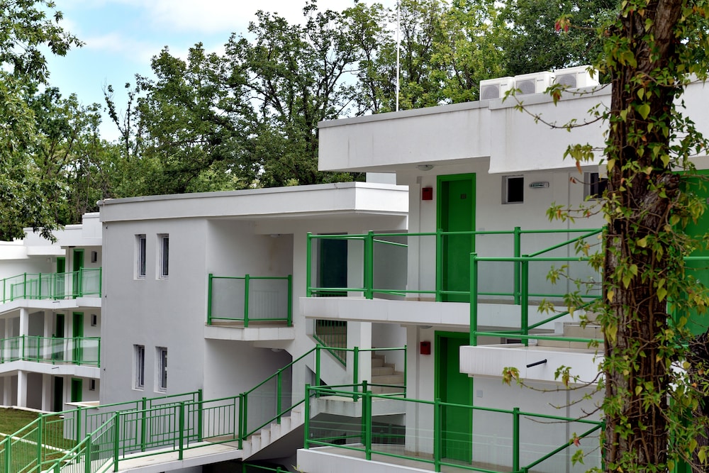 Forest Beach Hotel — Hotel building in Primorsko, Burgas Region