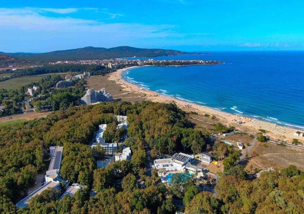 Forest Beach Hotel — Main photo in Primorsko, Burgas Region