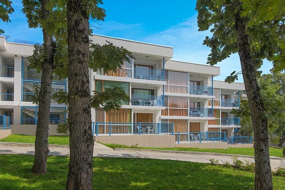 Forest Beach Hotel — Hotel building in Primorsko, Burgas Region