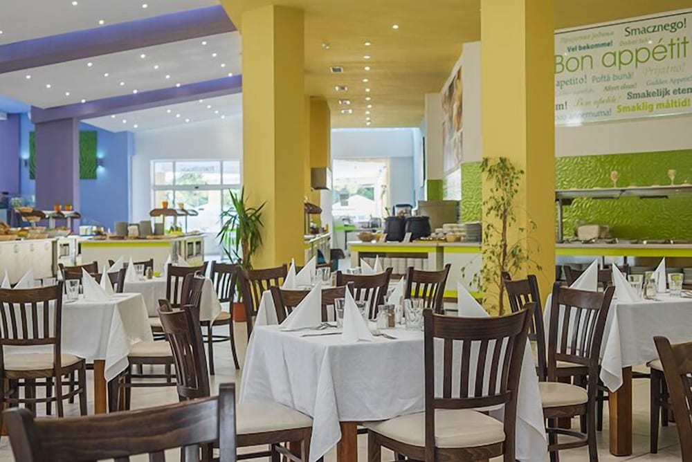 Forest Beach Hotel — Restaurant & bars in Primorsko, Burgas Region