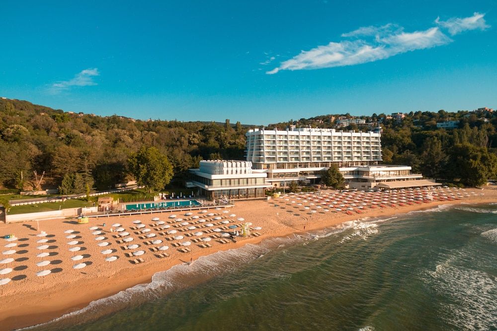 Palace Hotel - Sunny Day Resort