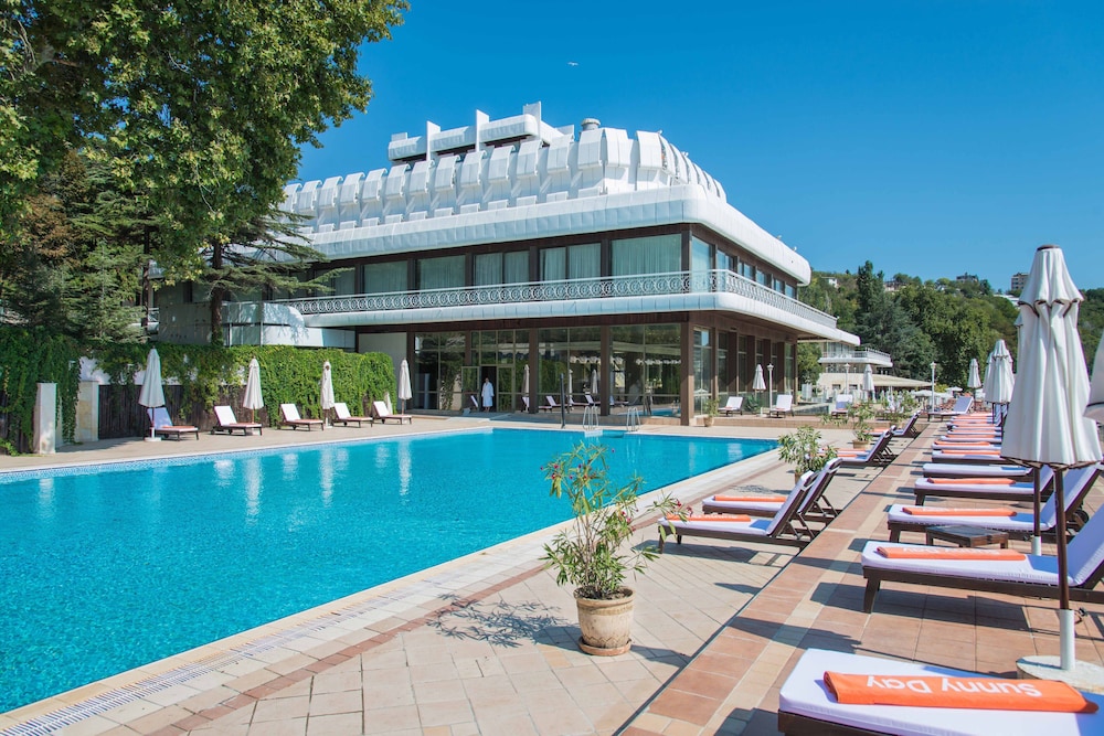 Palace Hotel - Sunny Day Resort — Swimming pool in Varna, Varna Region