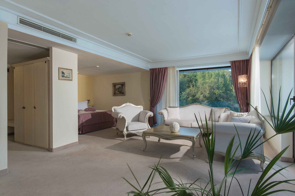 Palace Hotel - Sunny Day Resort — Hotel rooms in Varna, Varna Region
