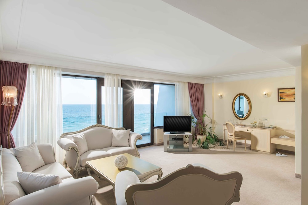 Palace Hotel - Sunny Day Resort — Hotel rooms in Varna, Varna Region