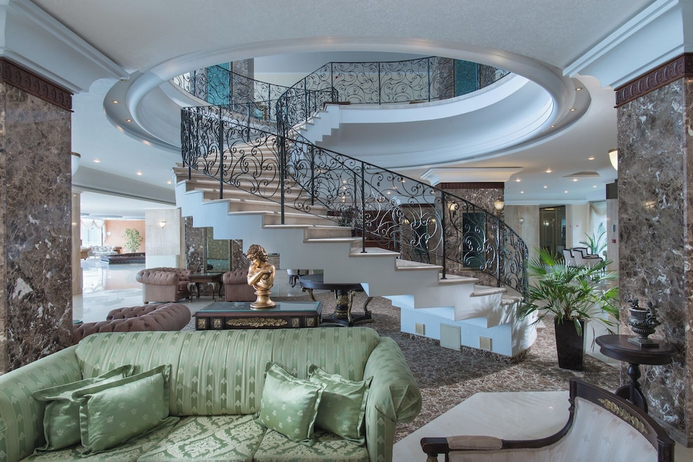 Palace Hotel - Sunny Day Resort — Hotel building in Varna, Varna Region