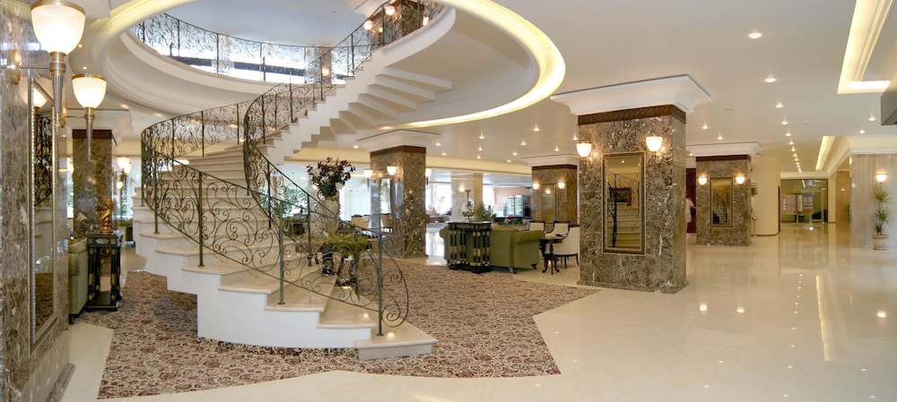 Palace Hotel - Sunny Day Resort — Hotel building in Varna, Varna Region