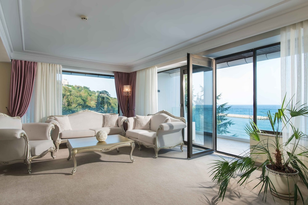 Palace Hotel - Sunny Day Resort — Hotel rooms in Varna, Varna Region