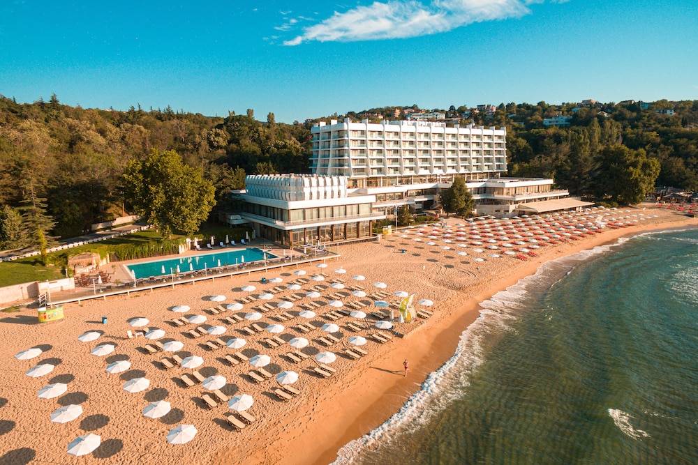 Palace Hotel - Sunny Day Resort — Beach in Varna, Varna Region