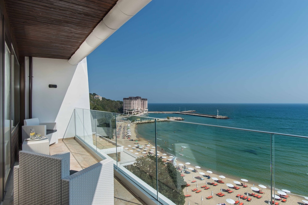 Palace Hotel - Sunny Day Resort — Beach in Varna, Varna Region