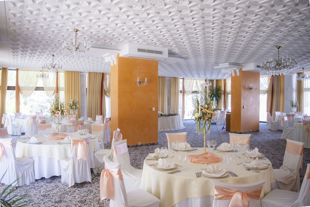 Palace Hotel - Sunny Day Resort — Hotel building in Varna, Varna Region