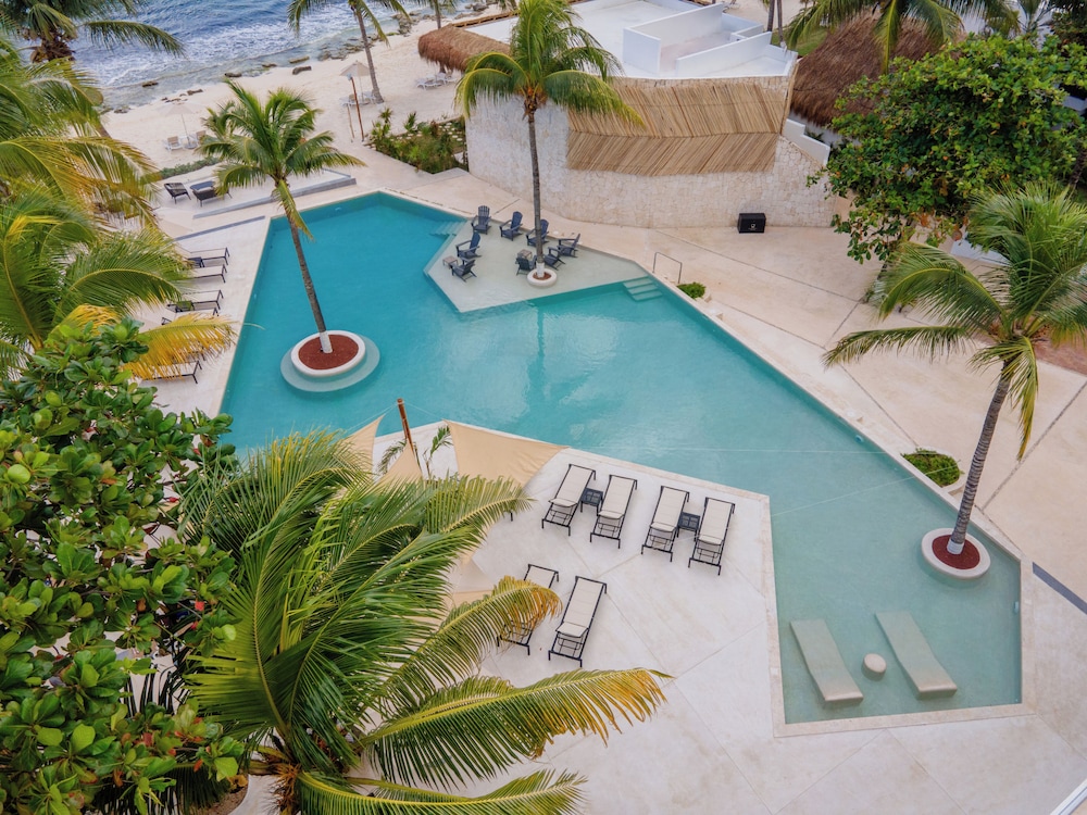The Beachfront by The Fives Hotels - A la Carte All Inclusive Adults Only — Swimming pool in Playa del Carmen, Quintana Roo