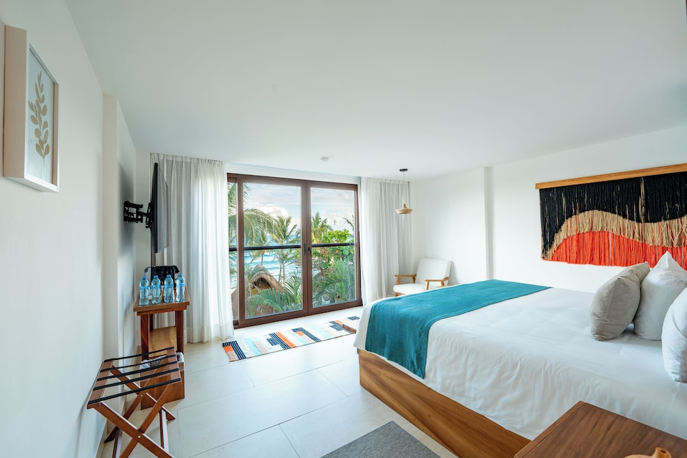 The Beachfront by The Fives Hotels - A la Carte All Inclusive Adults Only — Hotel rooms in Playa del Carmen, Quintana Roo