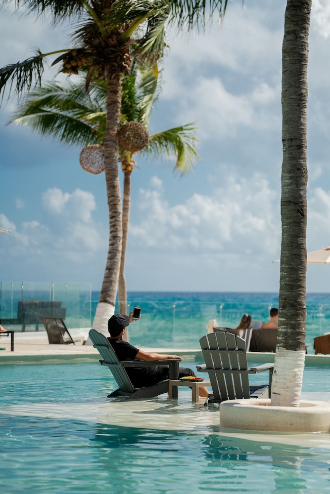 The Beachfront by The Fives Hotels - A la Carte All Inclusive Adults Only — Swimming pool in Playa del Carmen, Quintana Roo