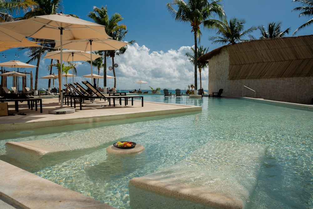 The Beachfront by The Fives Hotels - A la Carte All Inclusive Adults Only — Swimming pool in Playa del Carmen, Quintana Roo