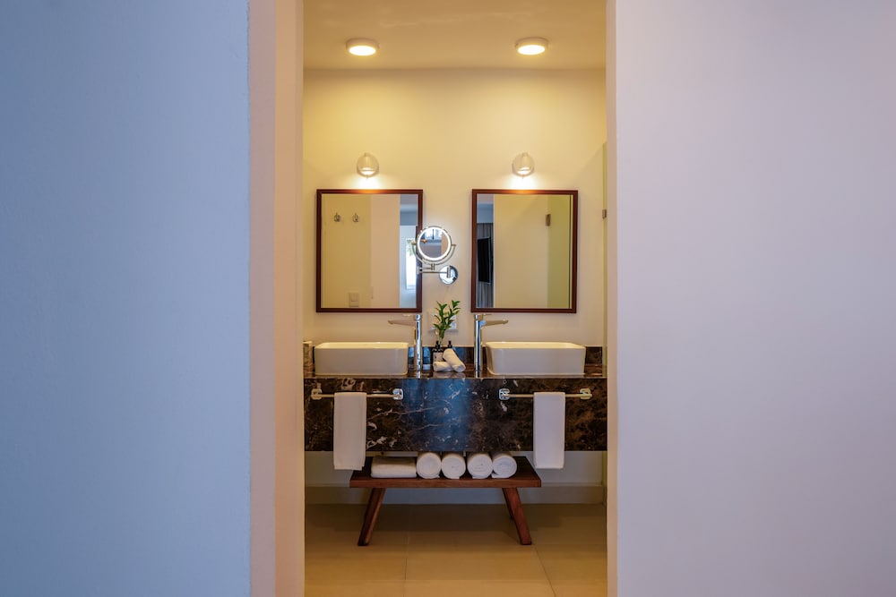 The Beachfront by The Fives Hotels - A la Carte All Inclusive Adults Only — Hotel rooms in Playa del Carmen, Quintana Roo