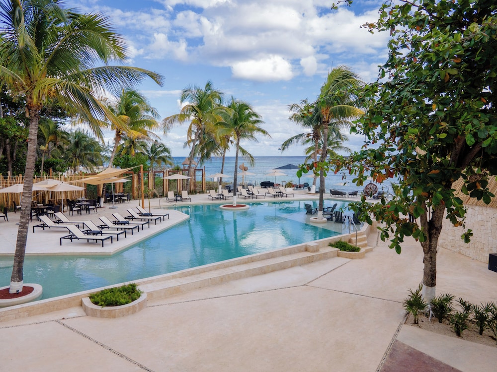 The Beachfront by The Fives Hotels - A la Carte All Inclusive Adults Only — Swimming pool in Playa del Carmen, Quintana Roo