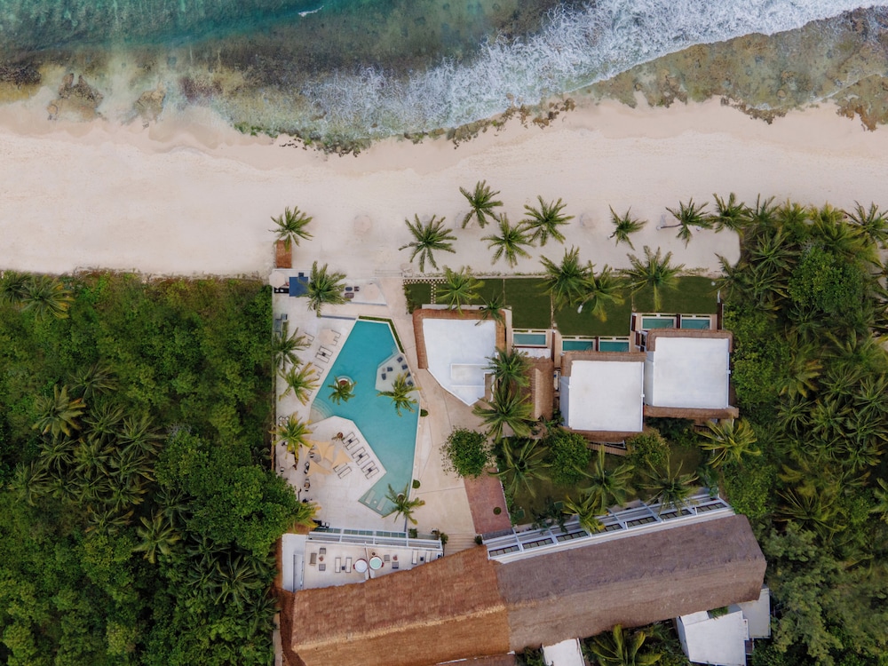 The Beachfront by The Fives Hotels - A la Carte All Inclusive Adults Only — Swimming pool in Playa del Carmen, Quintana Roo