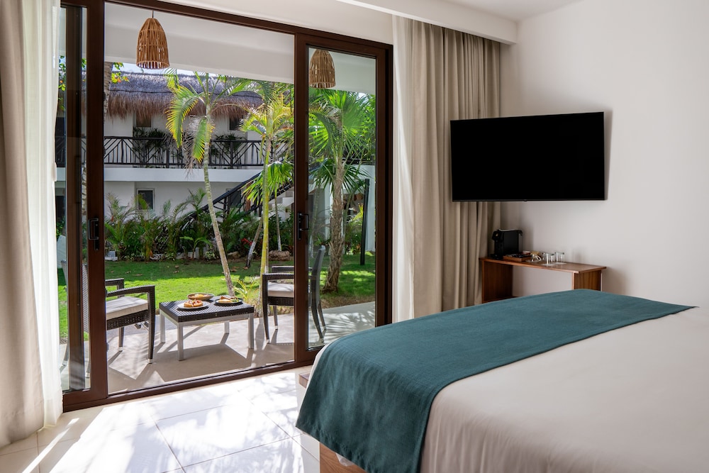 The Beachfront by The Fives Hotels - A la Carte All Inclusive Adults Only — Hotel rooms in Playa del Carmen, Quintana Roo