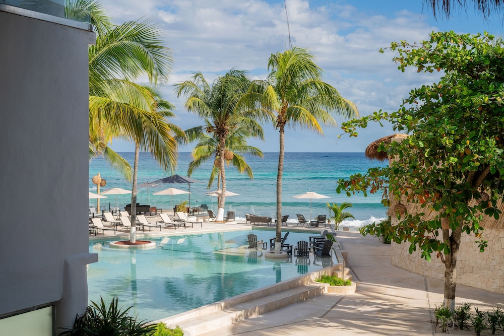 The Beachfront by The Fives Hotels - A la Carte All Inclusive Adults Only — Swimming pool in Playa del Carmen, Quintana Roo