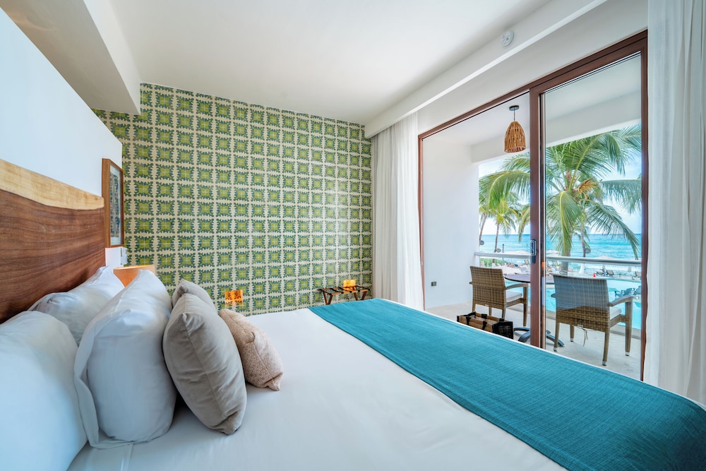 The Beachfront by The Fives Hotels - A la Carte All Inclusive Adults Only — Hotel rooms in Playa del Carmen, Quintana Roo