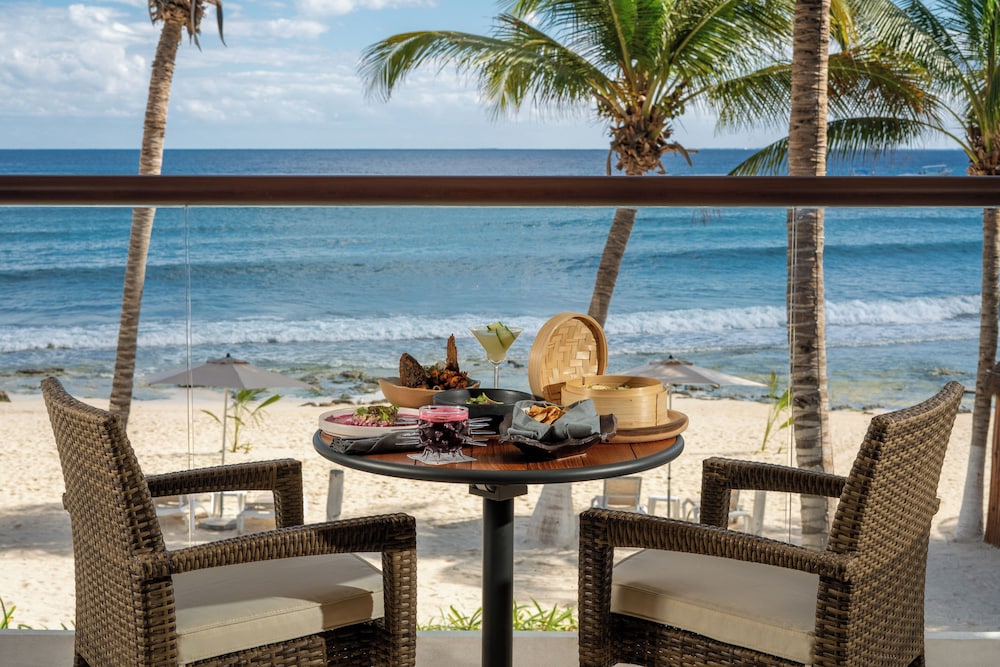 The Beachfront by The Fives Hotels - A la Carte All Inclusive Adults Only — Restaurant & bars in Playa del Carmen, Quintana Roo
