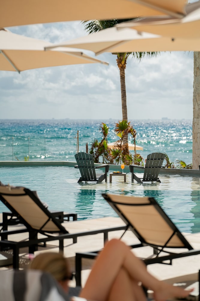 The Beachfront by The Fives Hotels - A la Carte All Inclusive Adults Only — Swimming pool in Playa del Carmen, Quintana Roo