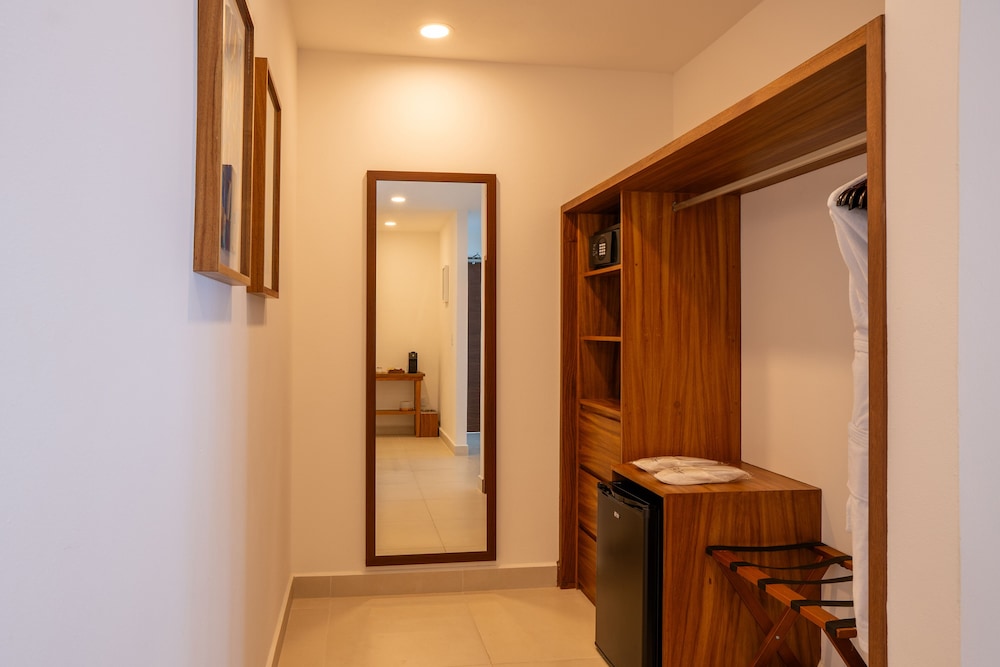 The Beachfront by The Fives Hotels - A la Carte All Inclusive Adults Only — Hotel rooms in Playa del Carmen, Quintana Roo