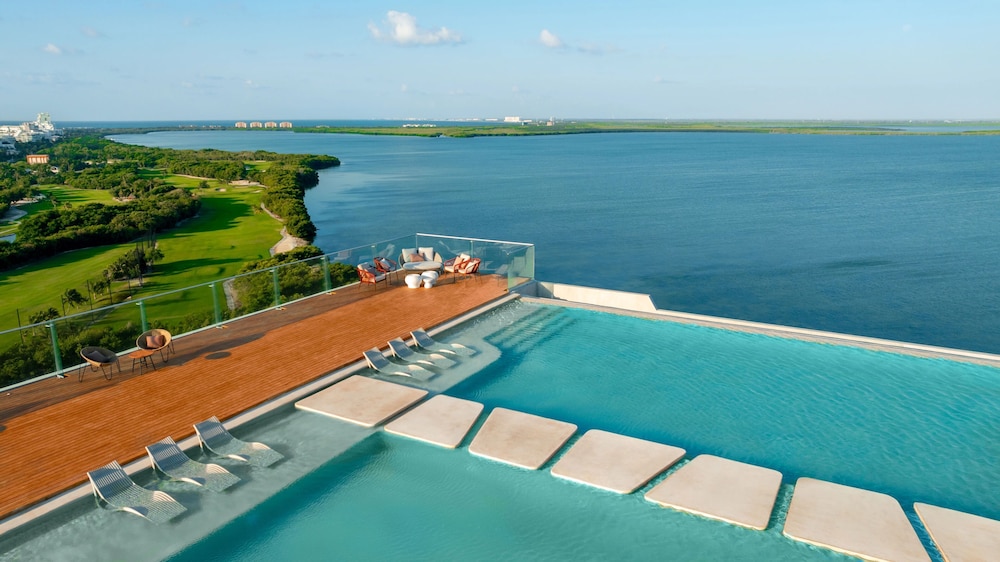 Hyatt Vivid Grand Island Cancun Adults Only All-Inclusive — Swimming pool in Cancun, Quintana Roo