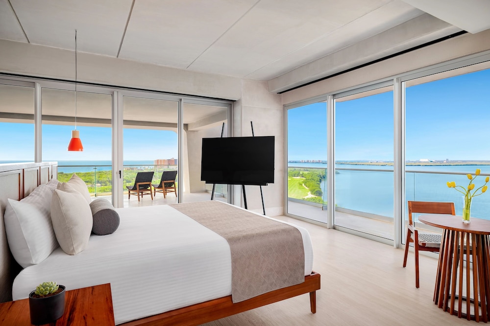 Hyatt Vivid Grand Island Cancun Adults Only All-Inclusive — Hotel rooms in Cancun, Quintana Roo