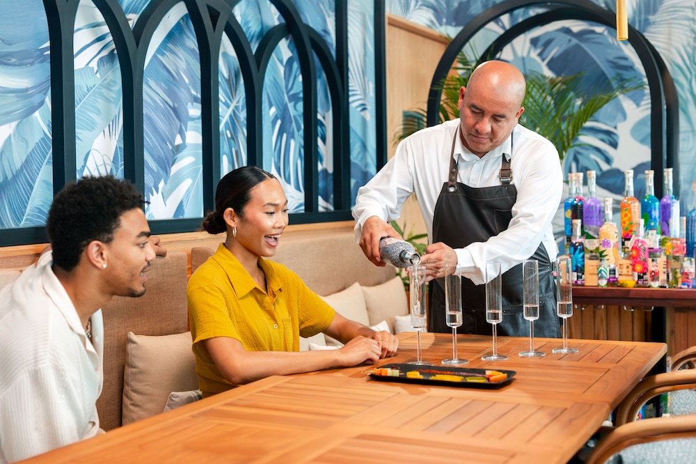 Hyatt Vivid Grand Island Cancun Adults Only All-Inclusive — Restaurant & bars in Cancun, Quintana Roo