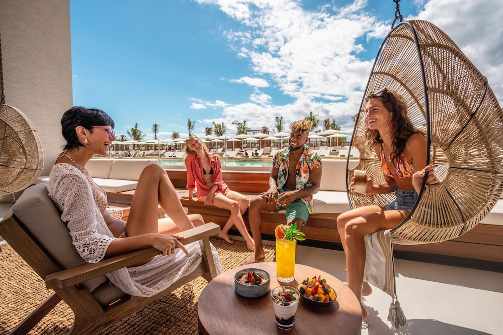 Hyatt Vivid Grand Island Cancun Adults Only All-Inclusive — Restaurant & bars in Cancun, Quintana Roo