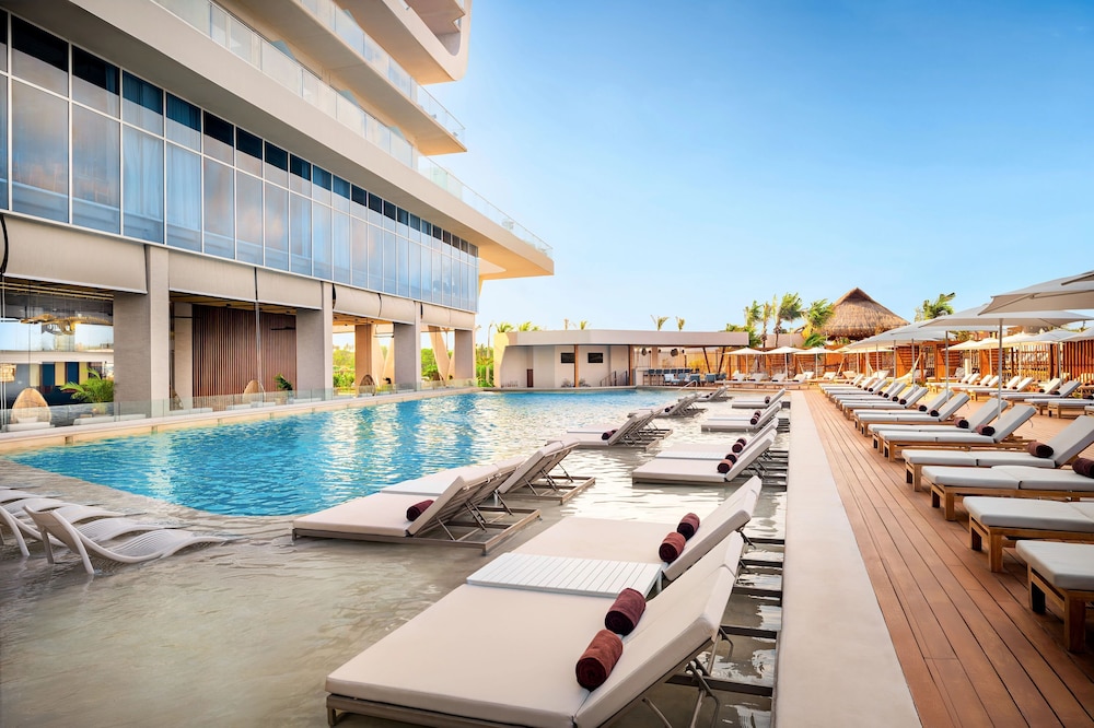 Hyatt Vivid Grand Island Cancun Adults Only All-Inclusive — Swimming pool in Cancun, Quintana Roo