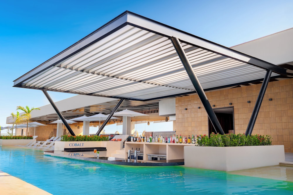 Hyatt Vivid Grand Island Cancun Adults Only All-Inclusive — Swimming pool in Cancun, Quintana Roo