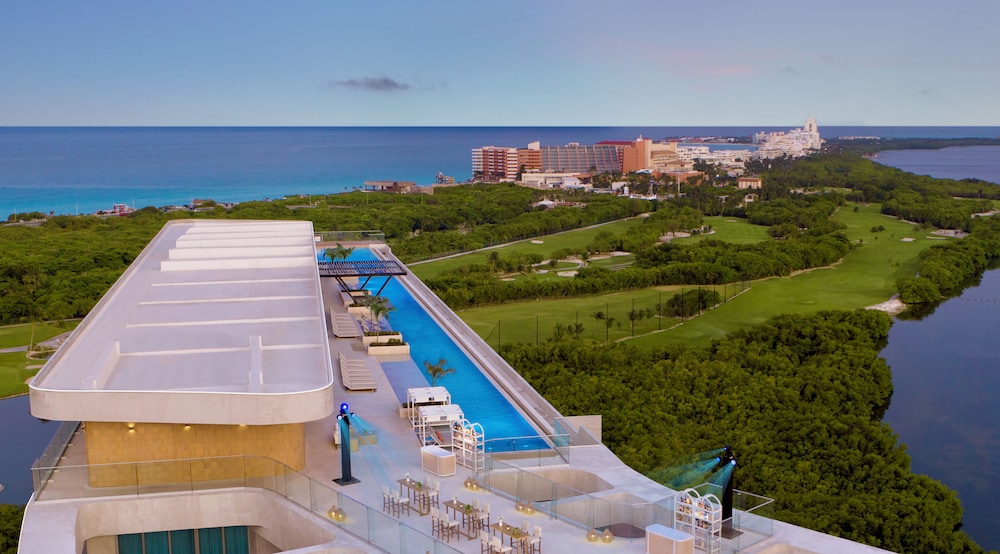 Hyatt Vivid Grand Island Cancun Adults Only All-Inclusive — Swimming pool in Cancun, Quintana Roo