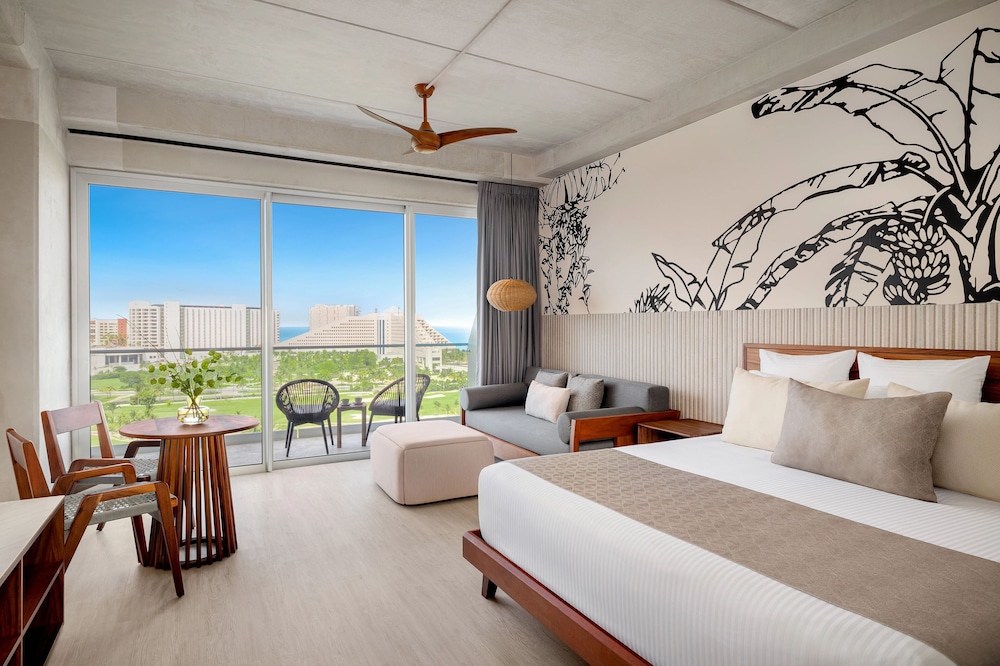Hyatt Vivid Grand Island Cancun Adults Only All-Inclusive — Hotel rooms in Cancun, Quintana Roo
