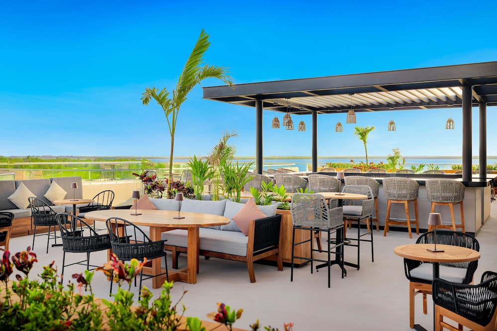 Hyatt Vivid Grand Island Cancun Adults Only All-Inclusive — Restaurant & bars in Cancun, Quintana Roo