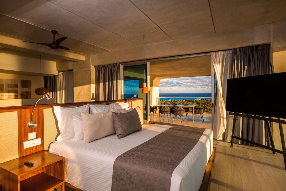 Hyatt Vivid Grand Island Cancun Adults Only All-Inclusive — Hotel rooms in Cancun, Quintana Roo