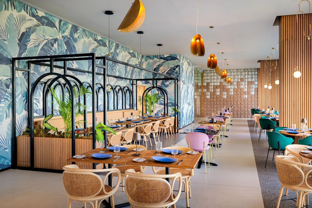 Hyatt Vivid Grand Island Cancun Adults Only All-Inclusive — Restaurant & bars in Cancun, Quintana Roo