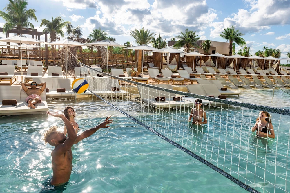 Hyatt Vivid Grand Island Cancun Adults Only All-Inclusive — Swimming pool in Cancun, Quintana Roo