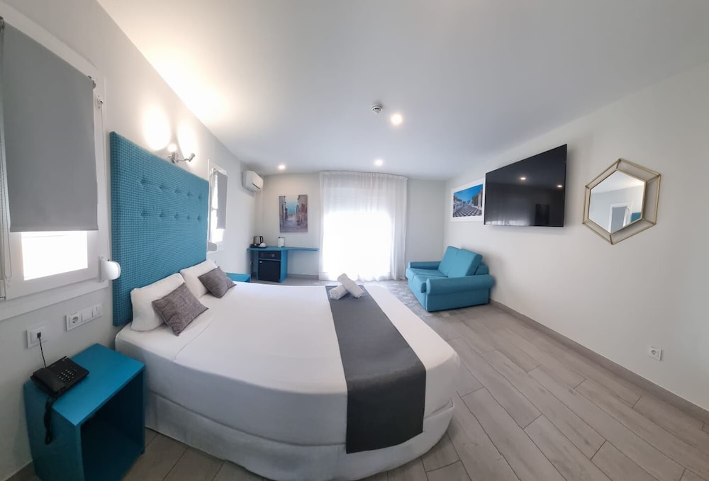 Hotel Clopy Rocamar — Hotel rooms in Benidorm, Valencian Community