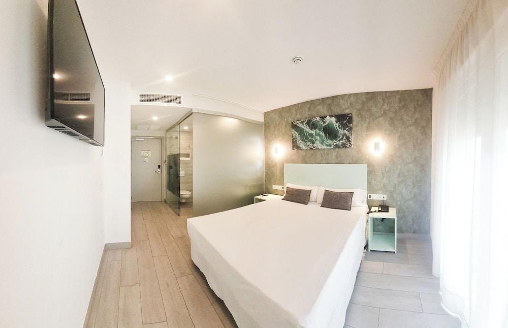 Hotel Clopy Rocamar — Hotel rooms in Benidorm, Valencian Community
